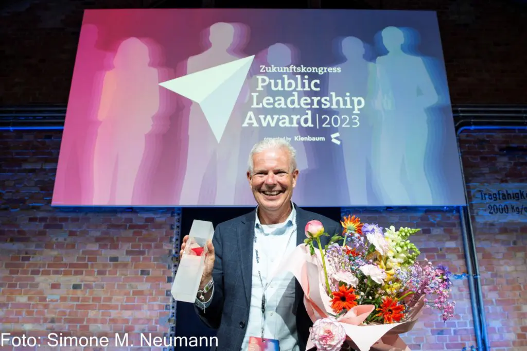 Stadt Köln, Deutsche Rentenversicherung, Amtsgericht Frankfurt und Bundesbau NRW mit dem ersten Public Leadership Award ausgezeichnet