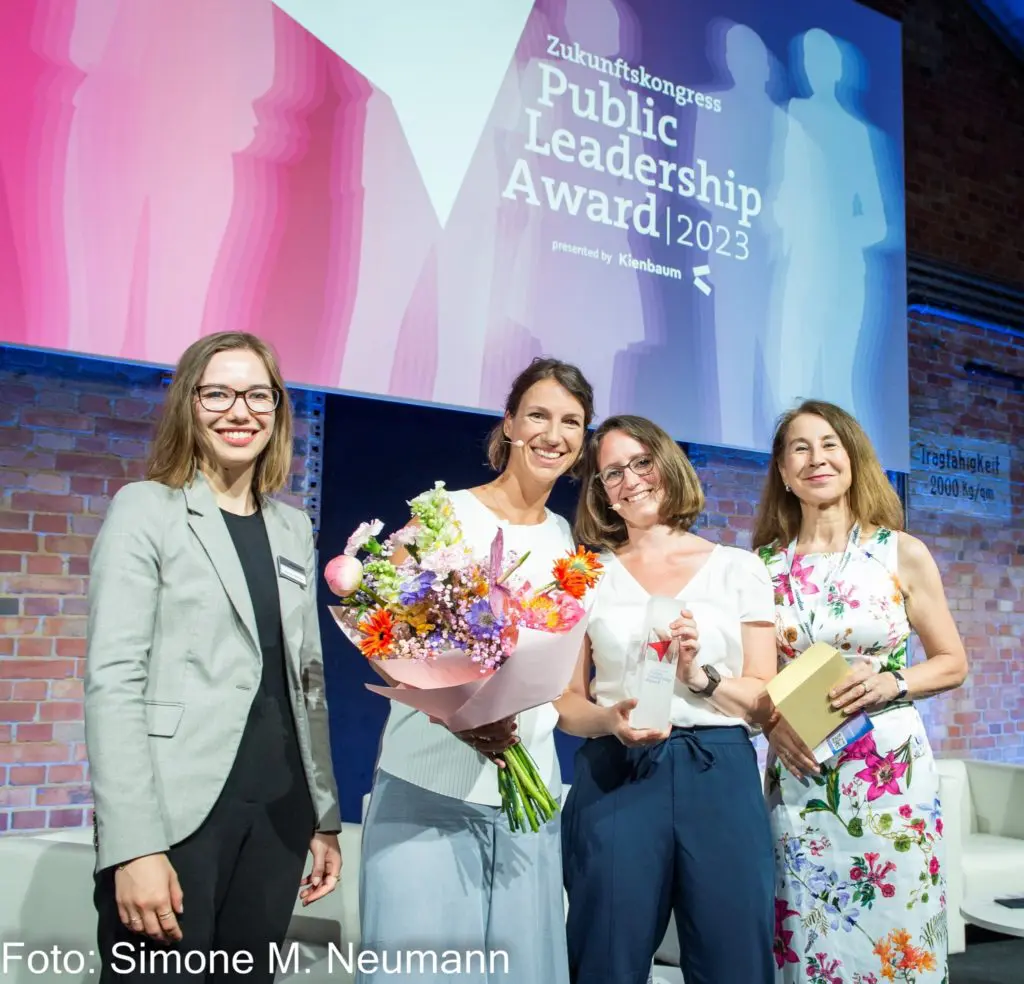 Stadt Köln, Deutsche Rentenversicherung, Amtsgericht Frankfurt und Bundesbau NRW mit dem ersten Public Leadership Award ausgezeichnet