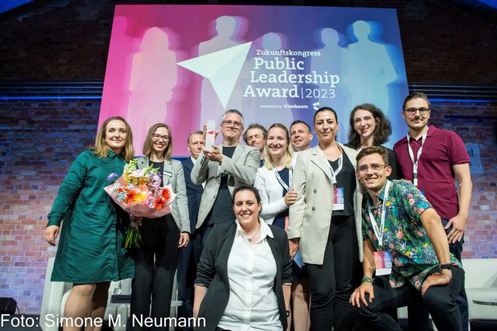 Stadt Köln, Deutsche Rentenversicherung, Amtsgericht Frankfurt und Bundesbau NRW mit dem ersten Public Leadership Award ausgezeichnet